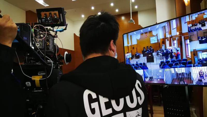 AI生成VS人工创意——上栗县广告片拍摄公司的技术浪漫主义实践